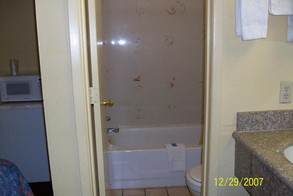 Economy Inn Farmington Room photo